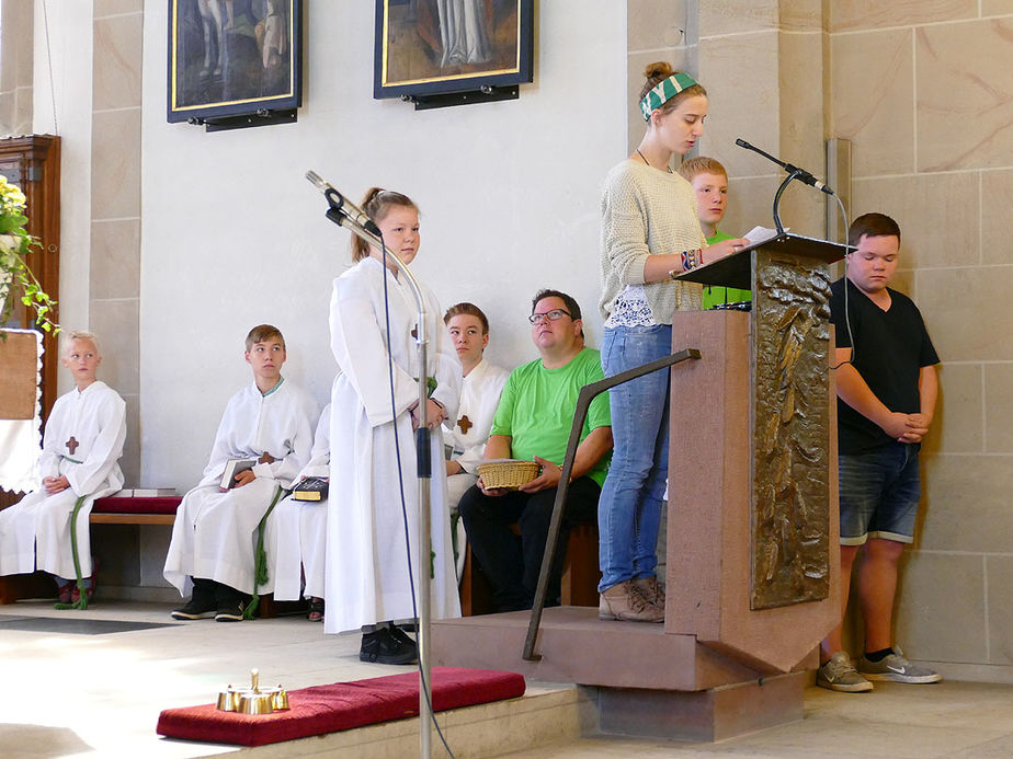 Die neuen Messdiener in St. Crescentius (Foto: Karl-Franz Thiede)